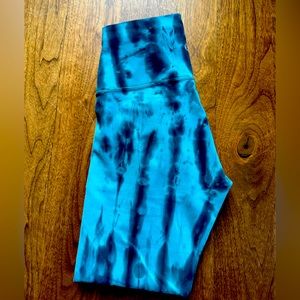 Lululemon wunder under Leggings, size 6, length 25”, blue